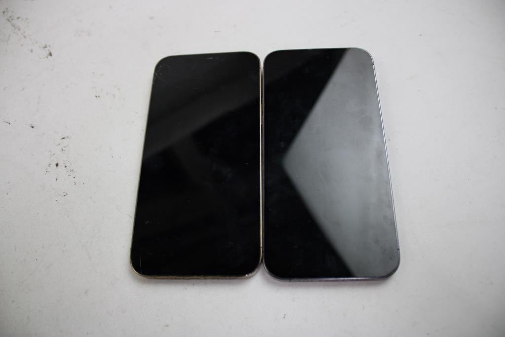 Apple IPhone Lot, 2 Pieces  Sold For Parts
