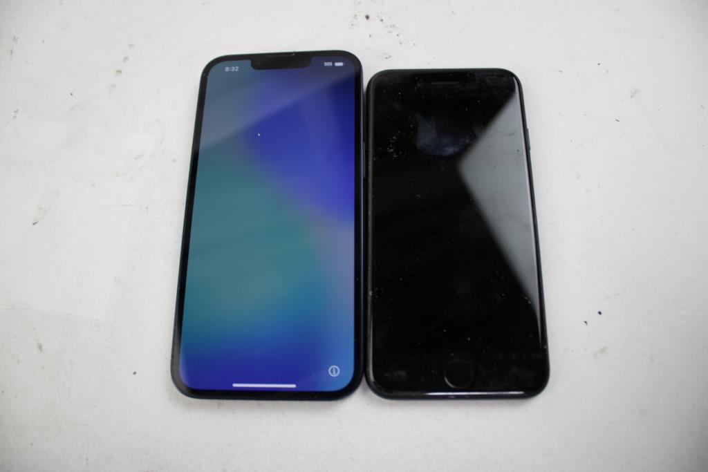 Apple IPhone Lot, 2 Pieces  Sold For Parts