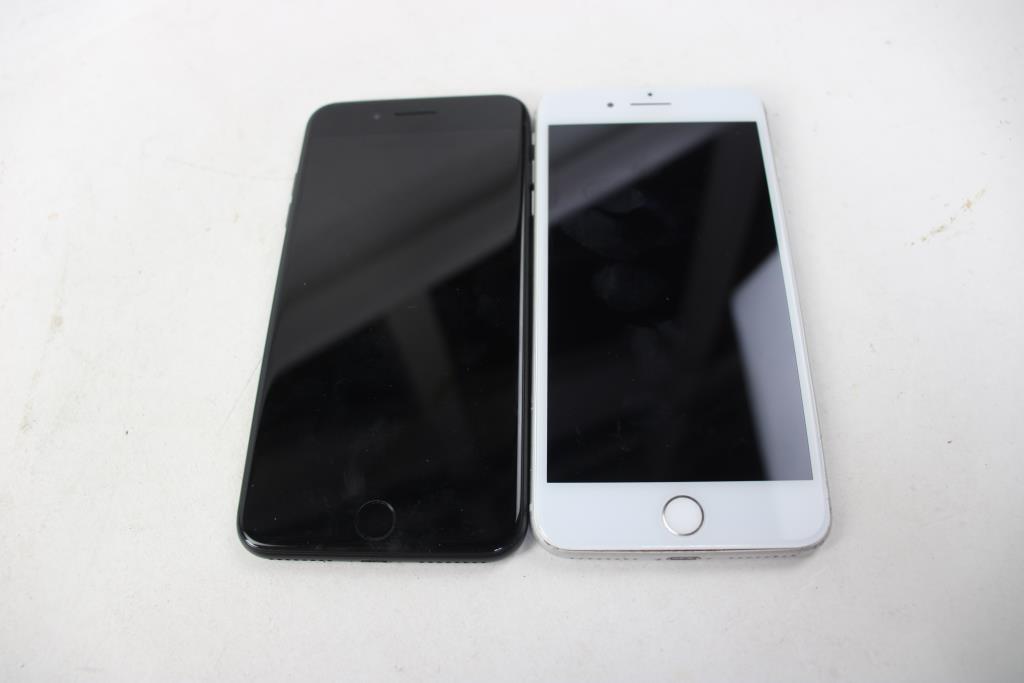 Apple IPhone Lot, 2 Pieces, Sold For Parts