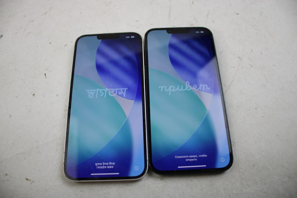 Apple IPhone Lot, 2 Pieces, Sold For Parts