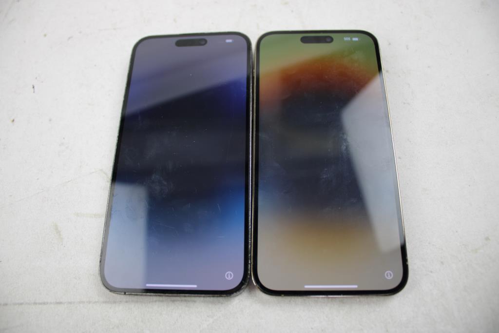 Apple IPhone Lot, 2 Pieces, Sold For Parts