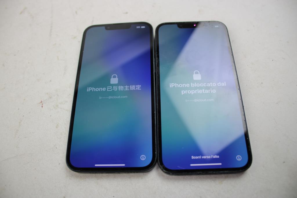 Apple IPhone Lot, 2 Pieces, Sold For Parts