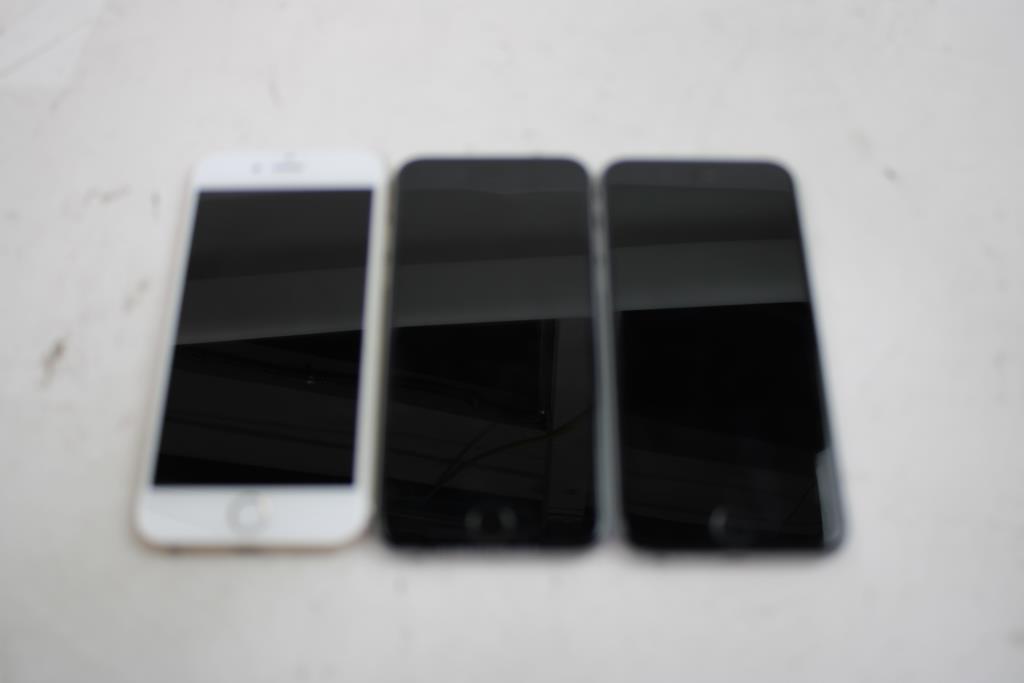Apple IPhone Lot, 3 Pieces  Sold For Parts