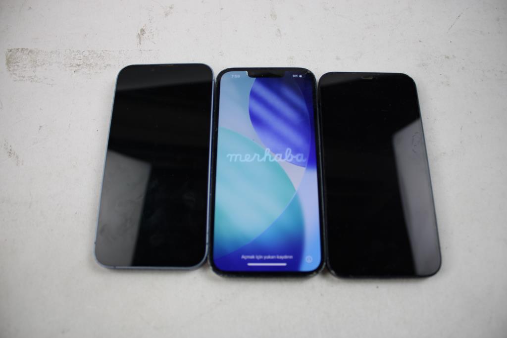 Apple IPhone Lot, 3 Pieces  Sold For Parts