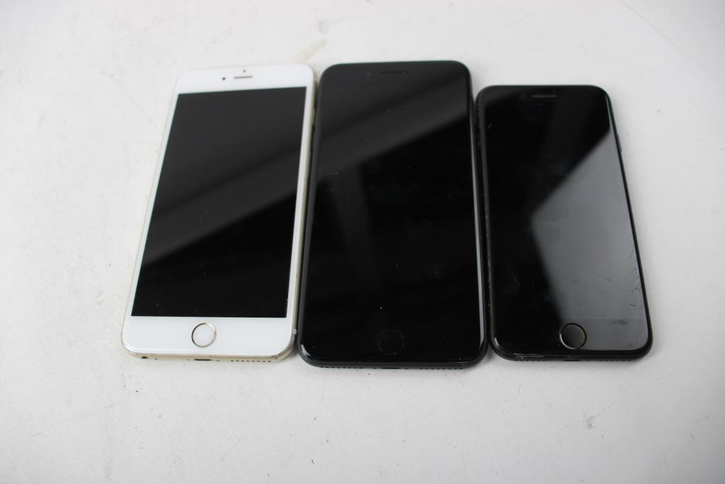 Apple IPhone Lot, 3 Pieces, Sold For Parts