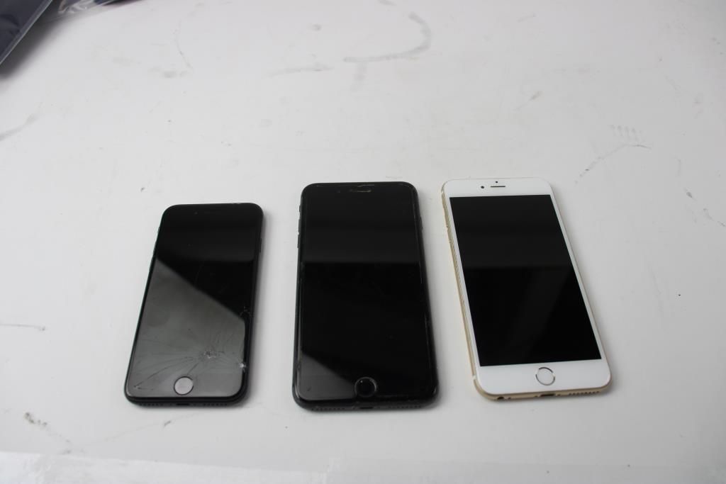 Apple IPhone Lot, 3 Pieces, Sold For Parts