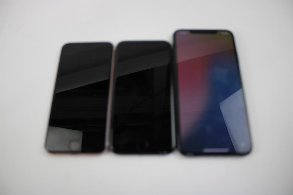 Apple IPhone Lot, 3 Pieces, Sold For Parts