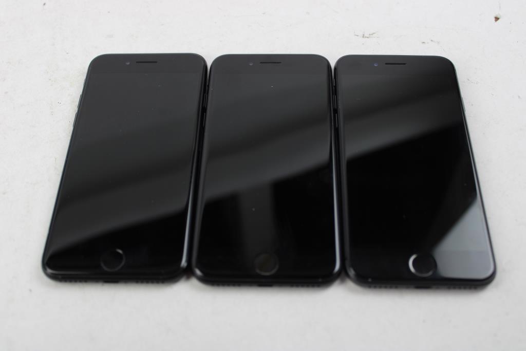 Apple IPhone Lot, 3 Pieces  Sold For Parts