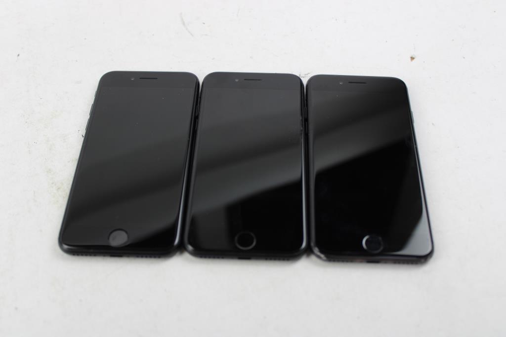 Apple IPhone Lot, 3 Pieces  Sold For Parts