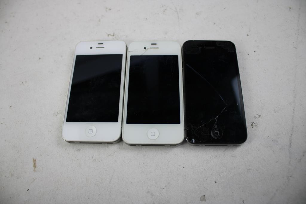 Apple IPhone Lot, 3 Pieces  Sold For Parts