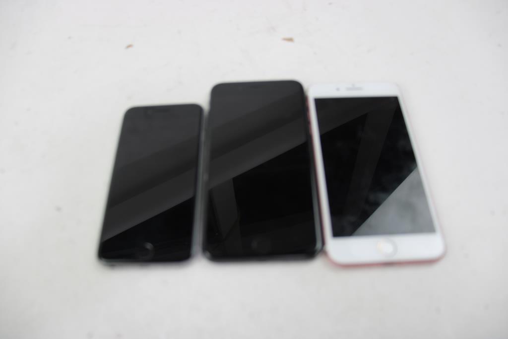 Apple IPhone Lot, 3 Pieces  Sold For Parts