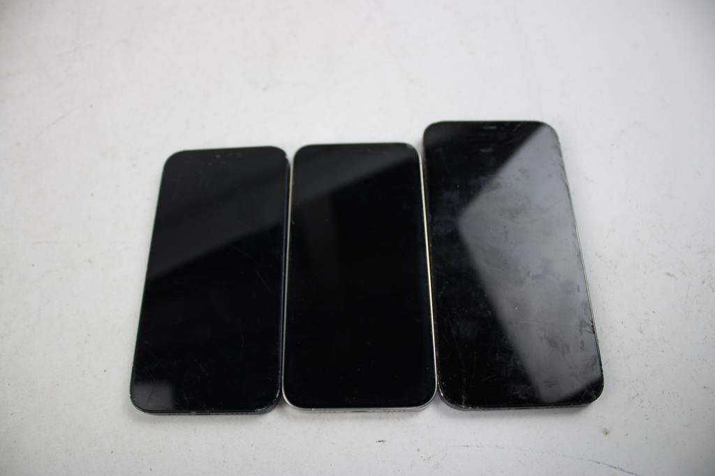 Apple IPhone Lot, 3 Pieces Sold For Parts