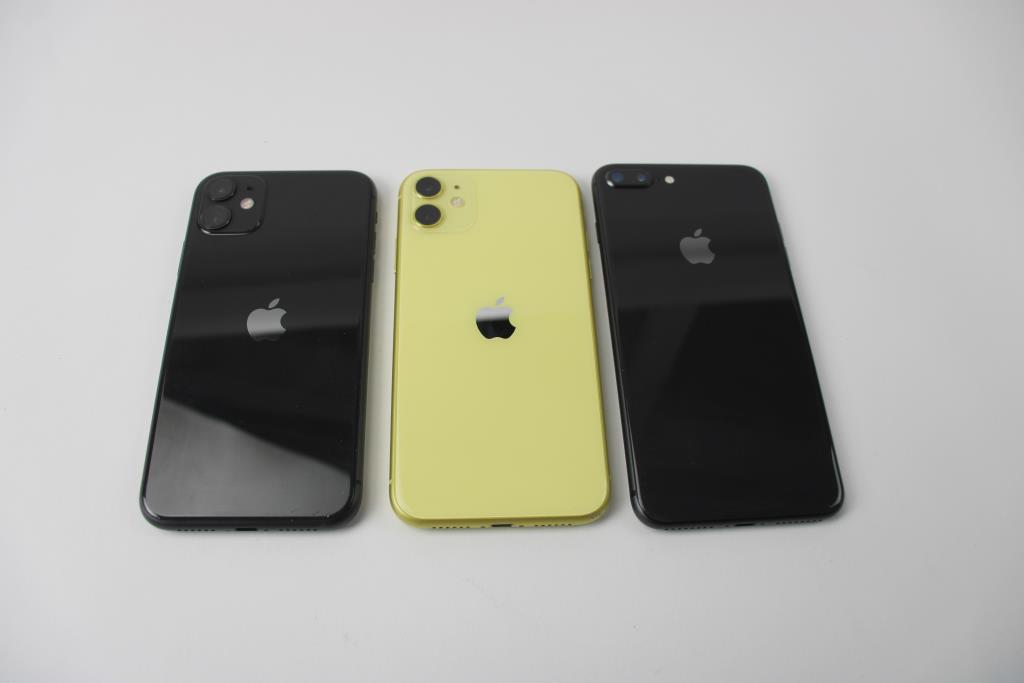 Apple IPhone Lot, 3 Pieces, Sold For Parts