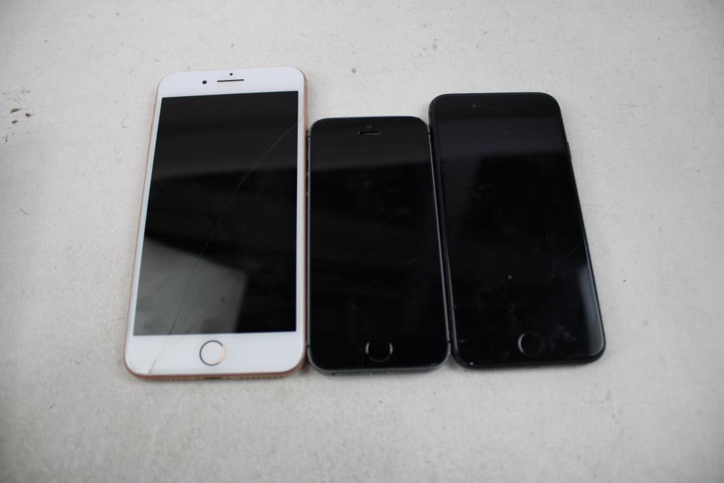 Apple IPhone Lot, 3 Pieces, Sold For Parts