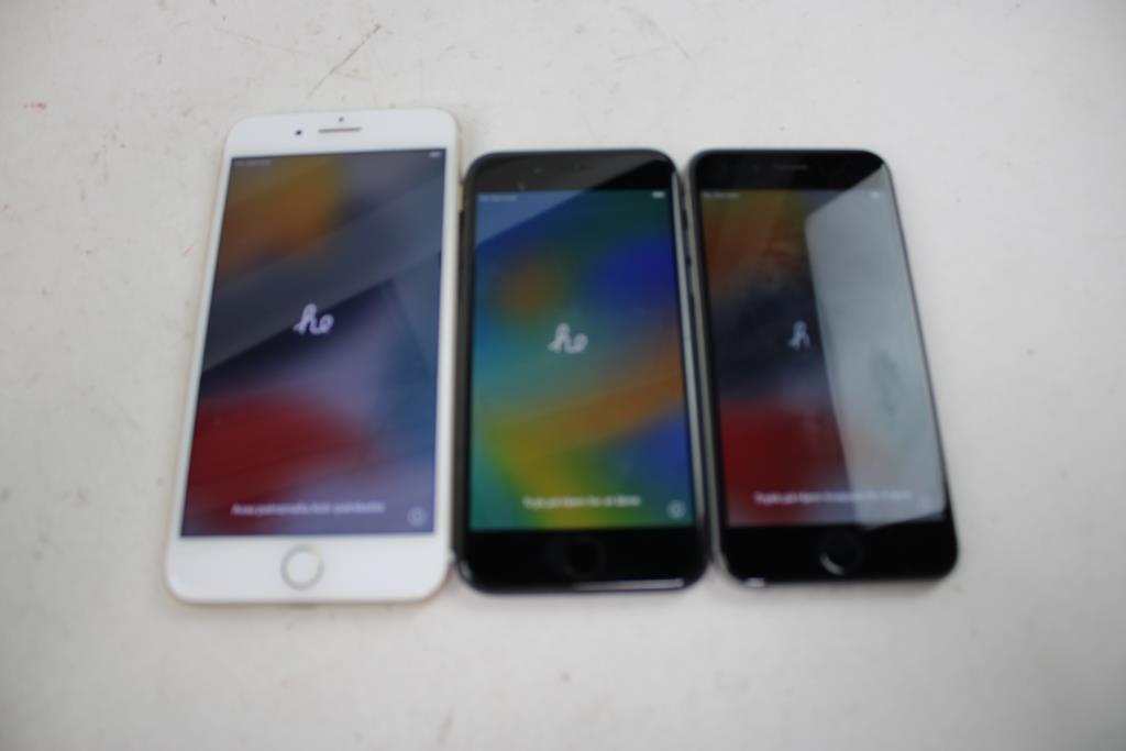 Apple IPhone Lot, 3 Pieces  Sold For Parts