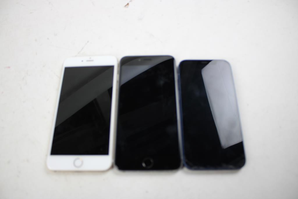 Apple IPhone Lot, 3 Pieces  Sold For Parts