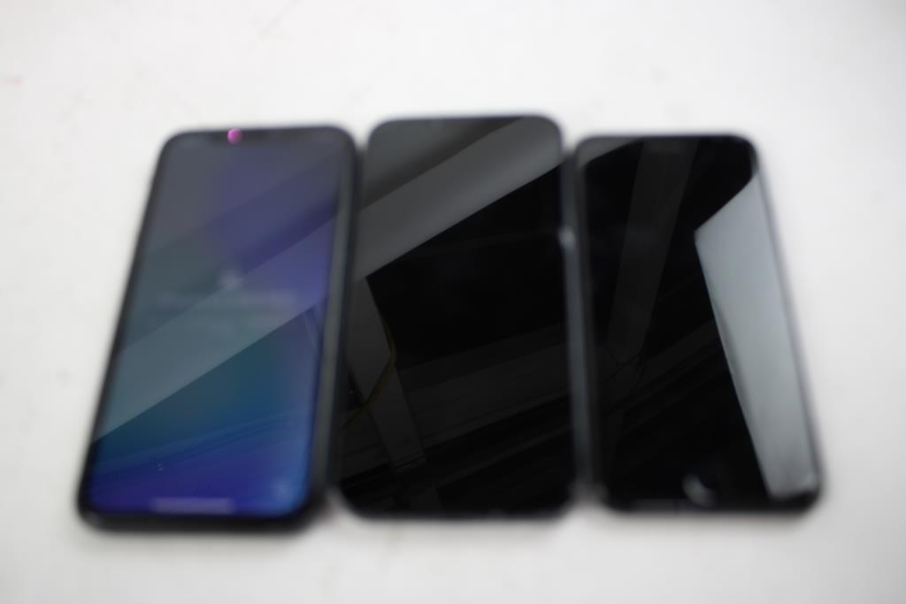 Apple IPhone Lot, 3 Pieces, Sold For Parts