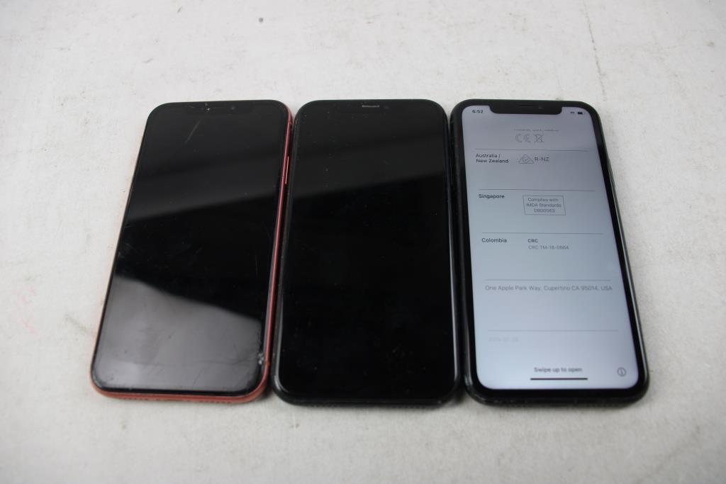 Apple IPhone Lot, 3 Pieces, Sold For Parts