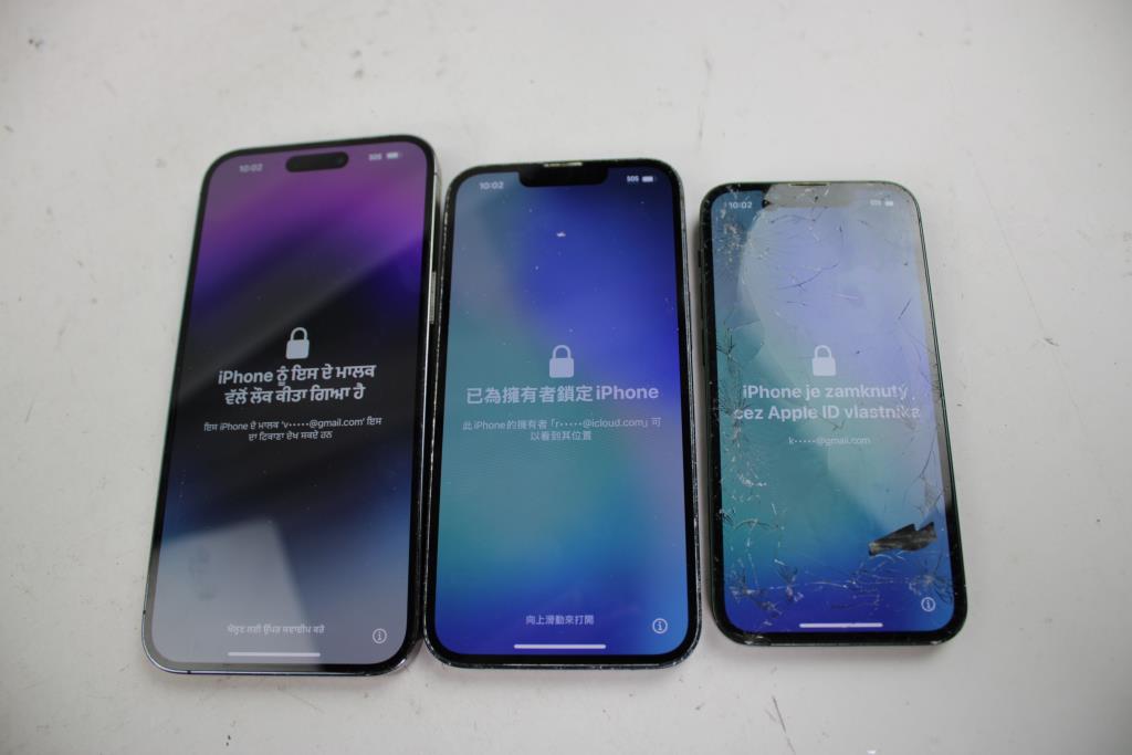 Apple IPhone Lot, 3 Pieces, Sold For Parts