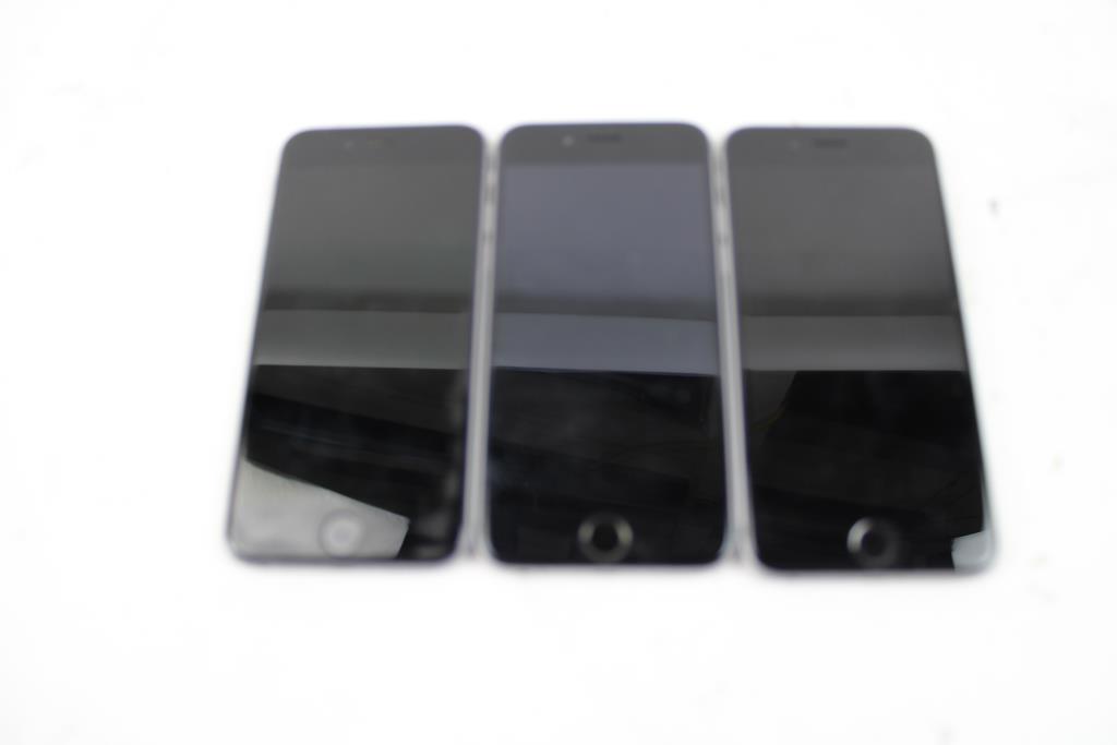 Apple IPhone Lot, 3 Pieces, Sold For Parts