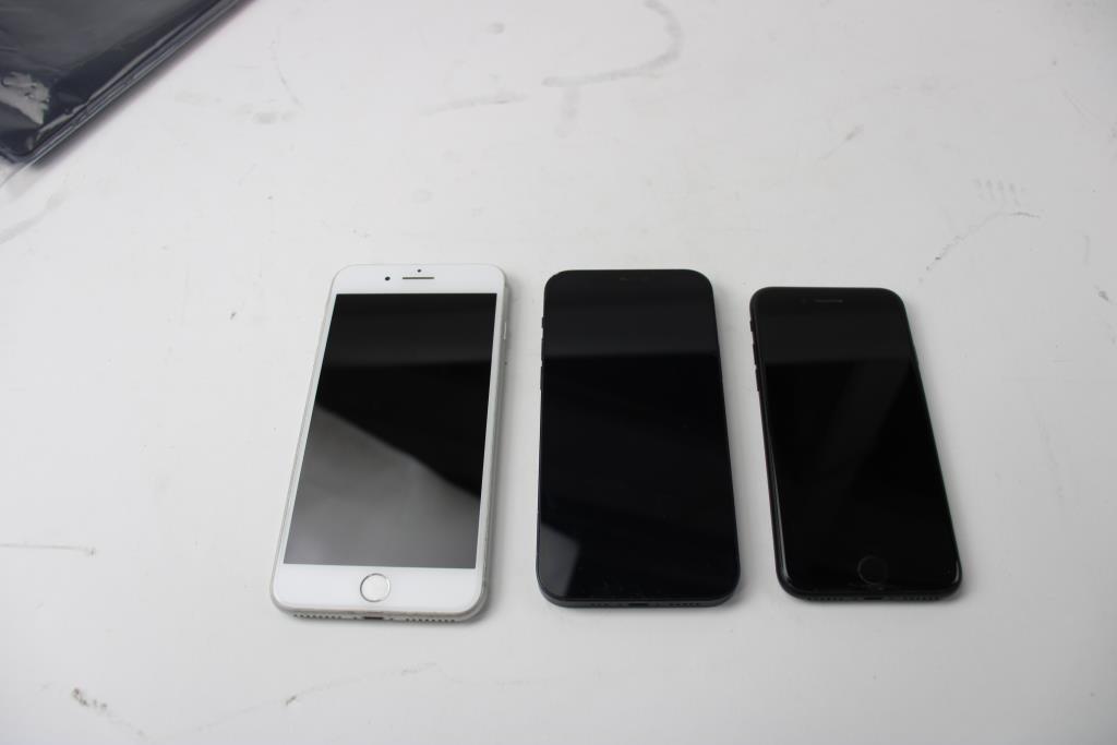 Apple IPhone Lot, 3 Pieces, Sold For Parts