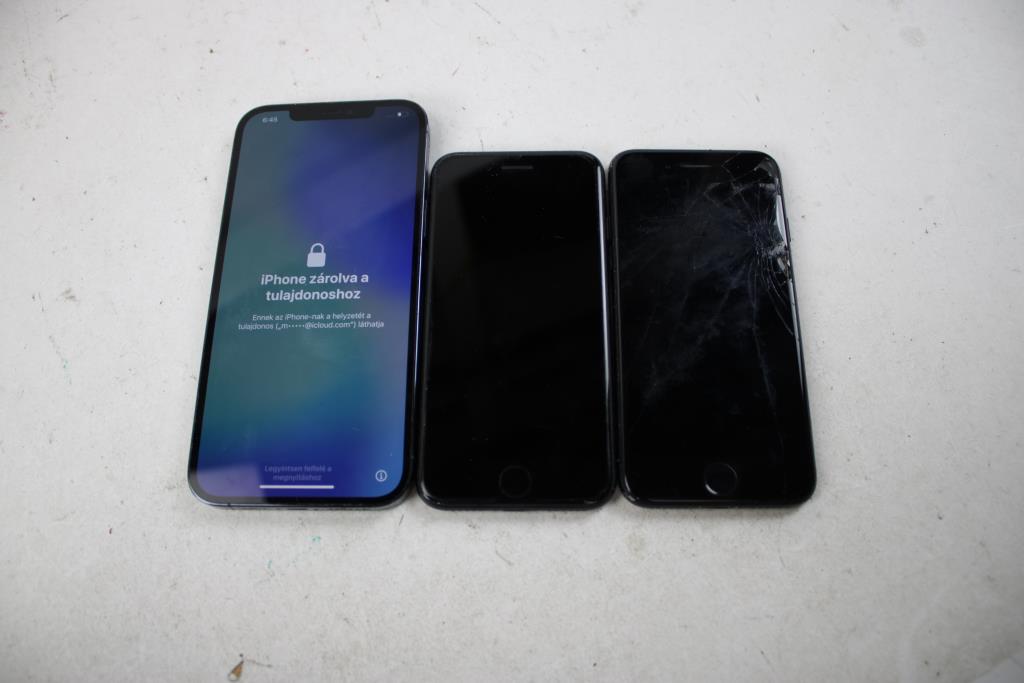 Apple IPhone Lot, 3 Pieces, Sold For Parts