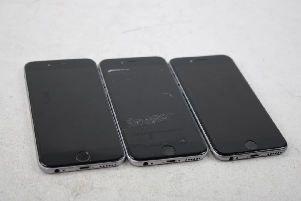 Apple IPhone Lot, 3 Pieces  Sold For Parts