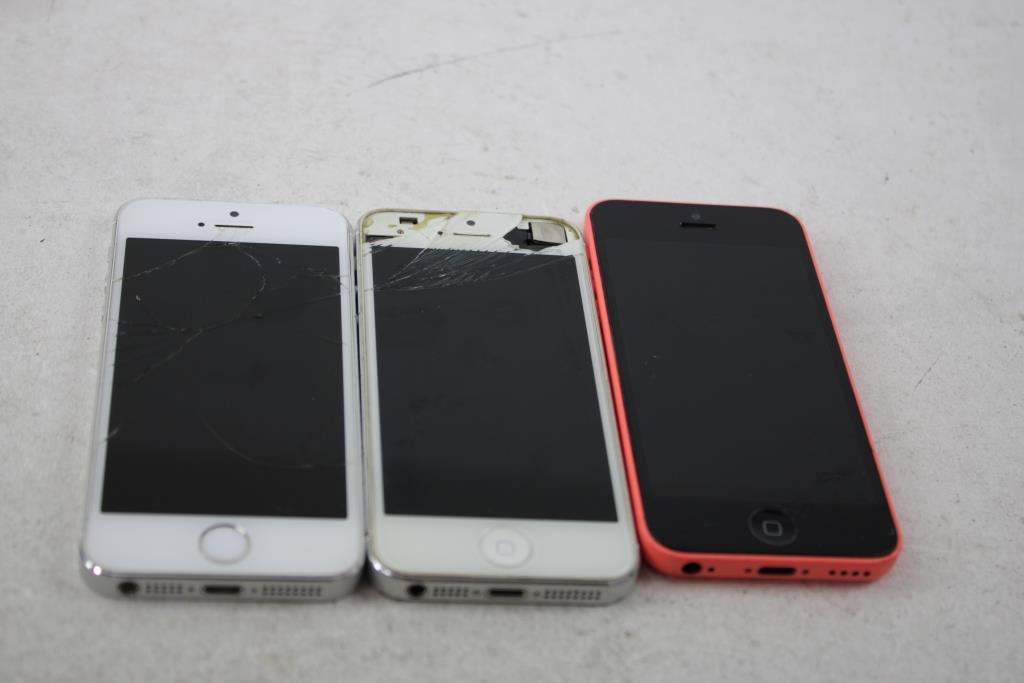 Apple IPhone Lot, 3 Pieces, Sold For Parts