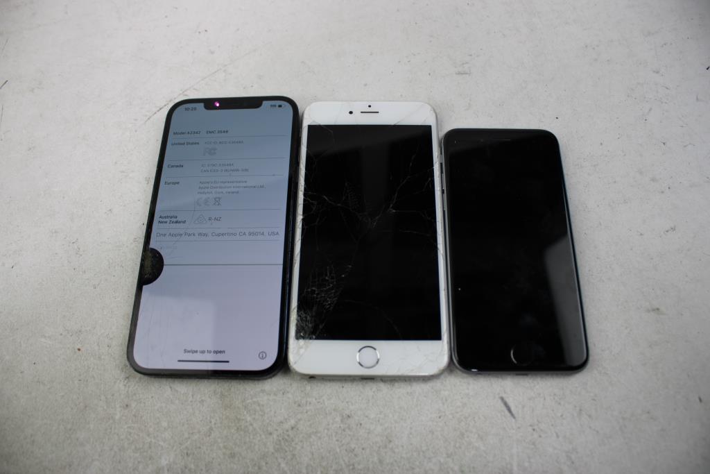 Apple IPhone Lot, 3 Pieces  Sold For Parts