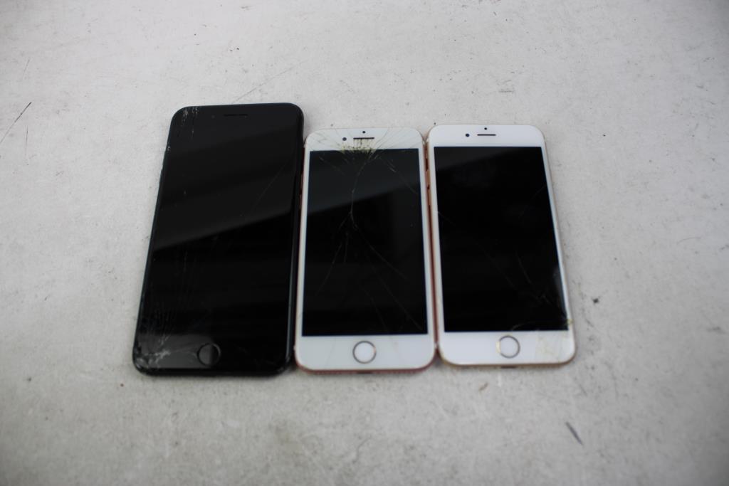 Apple IPhone Lot, 3 Pieces  Sold For Parts