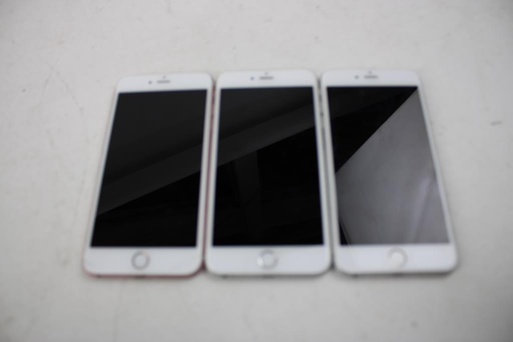 Apple IPhone Lot, 3 Pieces  Sold For Parts