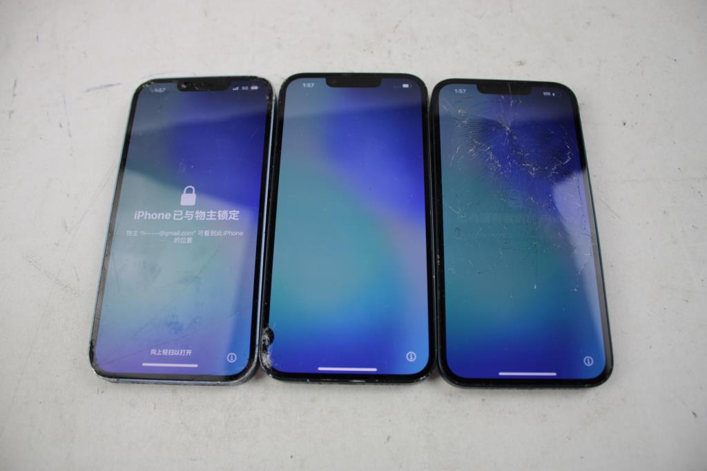 Apple IPhone Lot, 3 Pieces  Sold For Parts