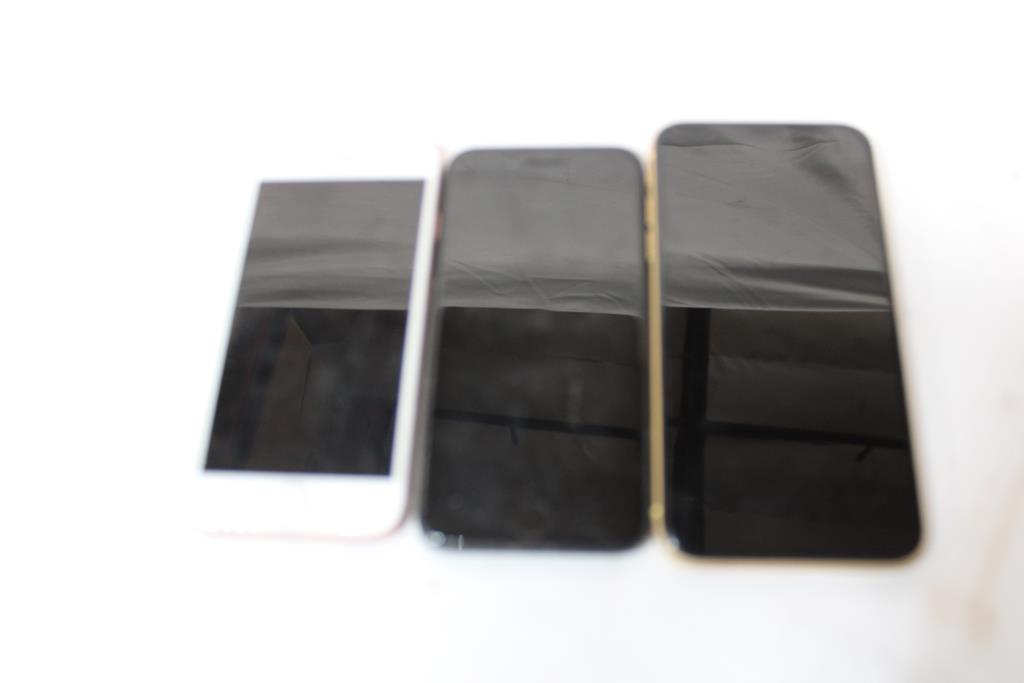 Apple IPhone Lot, 3 Pieces, Sold For Parts