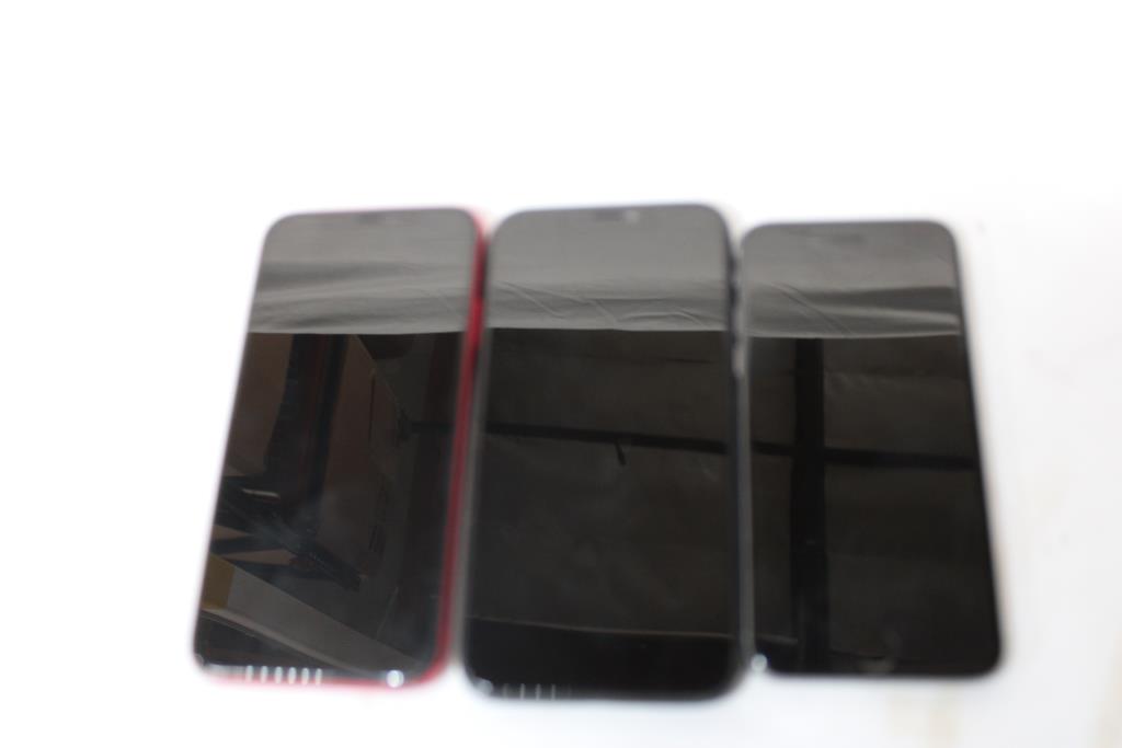 Apple IPhone Lot, 3 Pieces, Sold For Parts