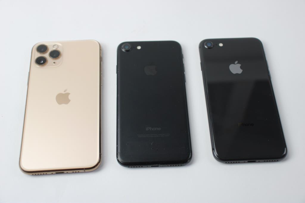 Apple IPhone Lot, 3 Pieces, Sold For Parts