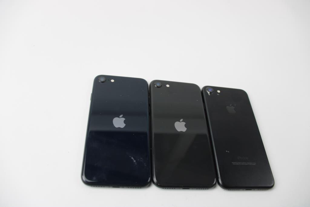 Apple IPhone Lot, 3 Pieces, Sold For Parts