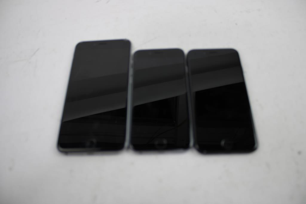 Apple IPhone Lot, 3 Pieces  Sold For Parts
