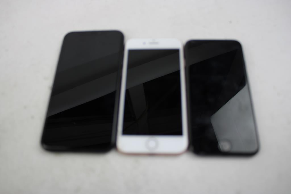 Apple IPhone Lot, 3 Pieces  Sold For Parts