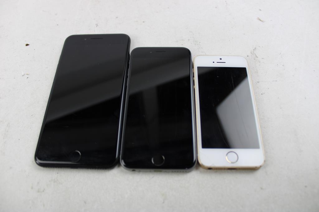 Apple IPhone Lot, 3 Pieces, Sold For Parts