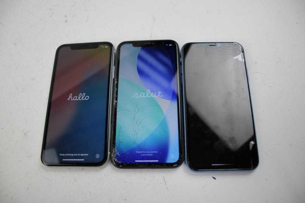 Apple IPhone Lot, 3 Pieces Sold For Parts