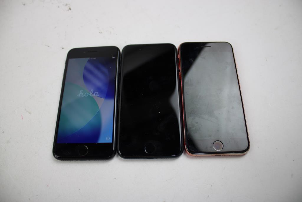 Apple IPhone Lot, 3 Pieces, Sold For Parts