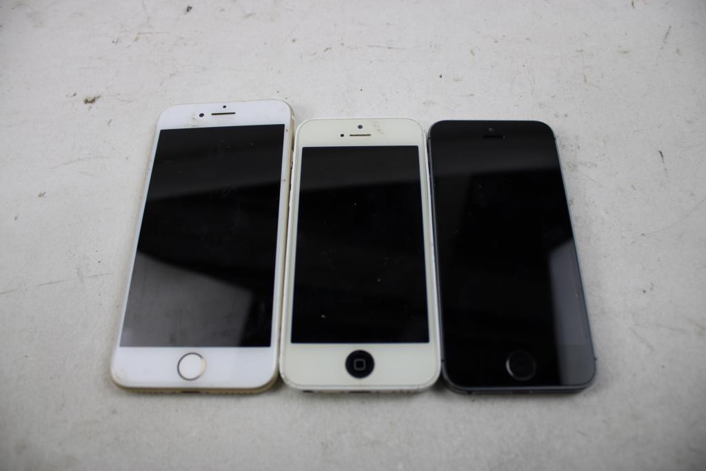 Apple IPhone Lot, 3 Pieces, Sold For Parts