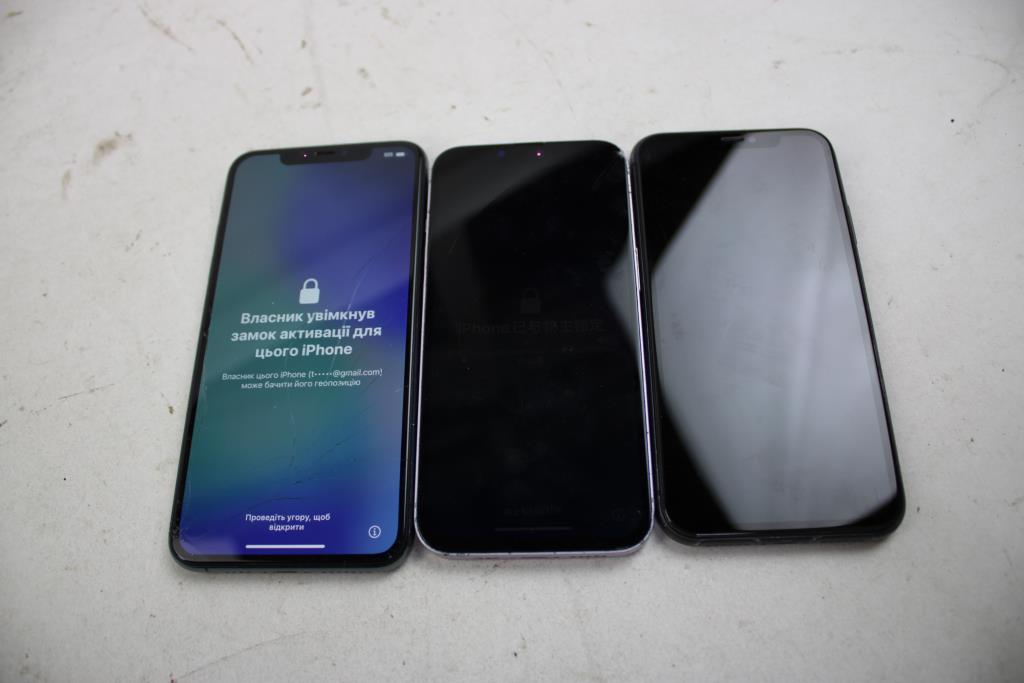 Apple IPhone Lot, 3 Pieces, Sold For Parts