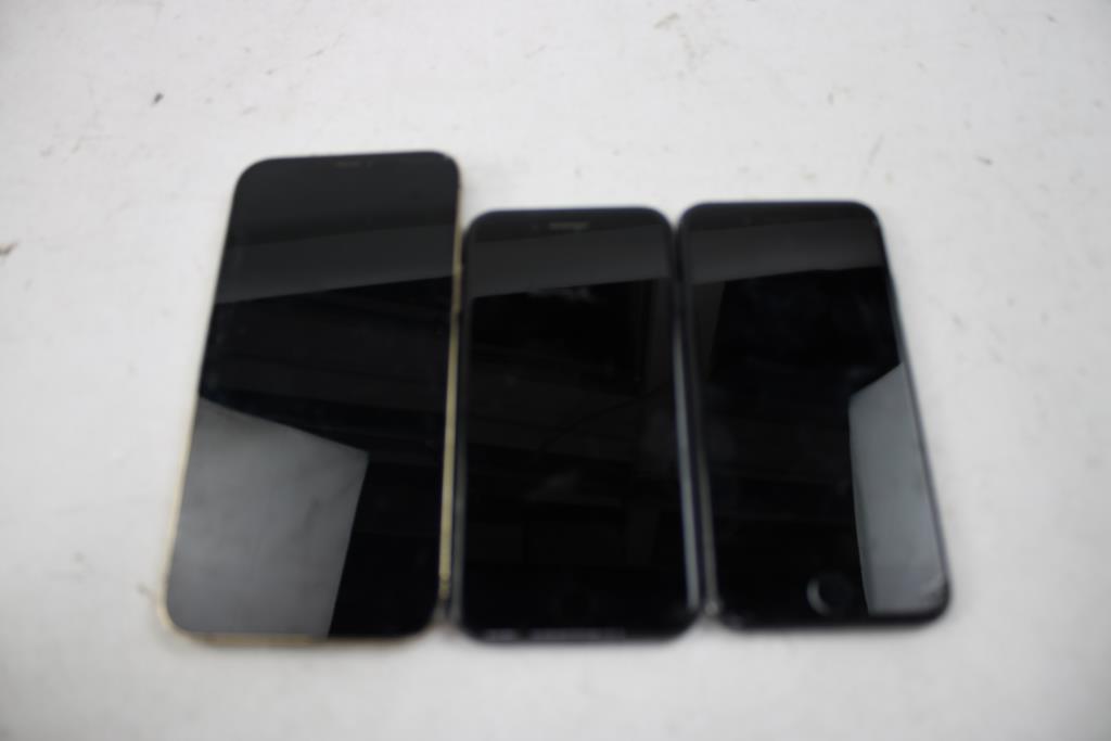 Apple IPhone Lot, 3 Pieces, Sold For Parts
