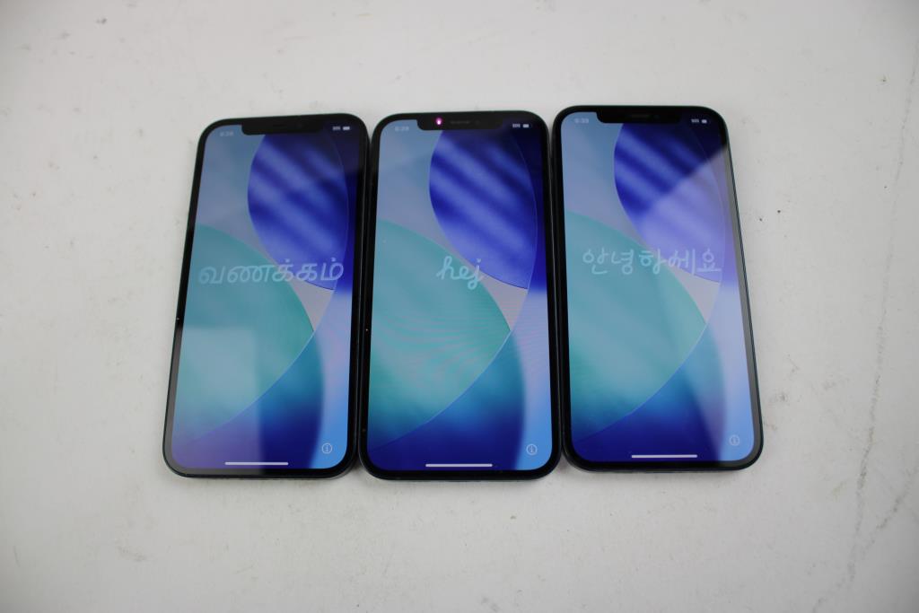 Apple IPhone Lot, 3 Pieces, Sold For Parts