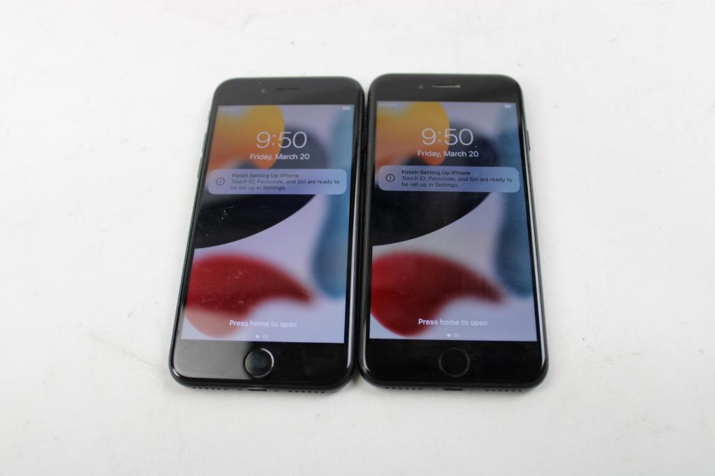 Apple IPhone Lot,2 Pieces
