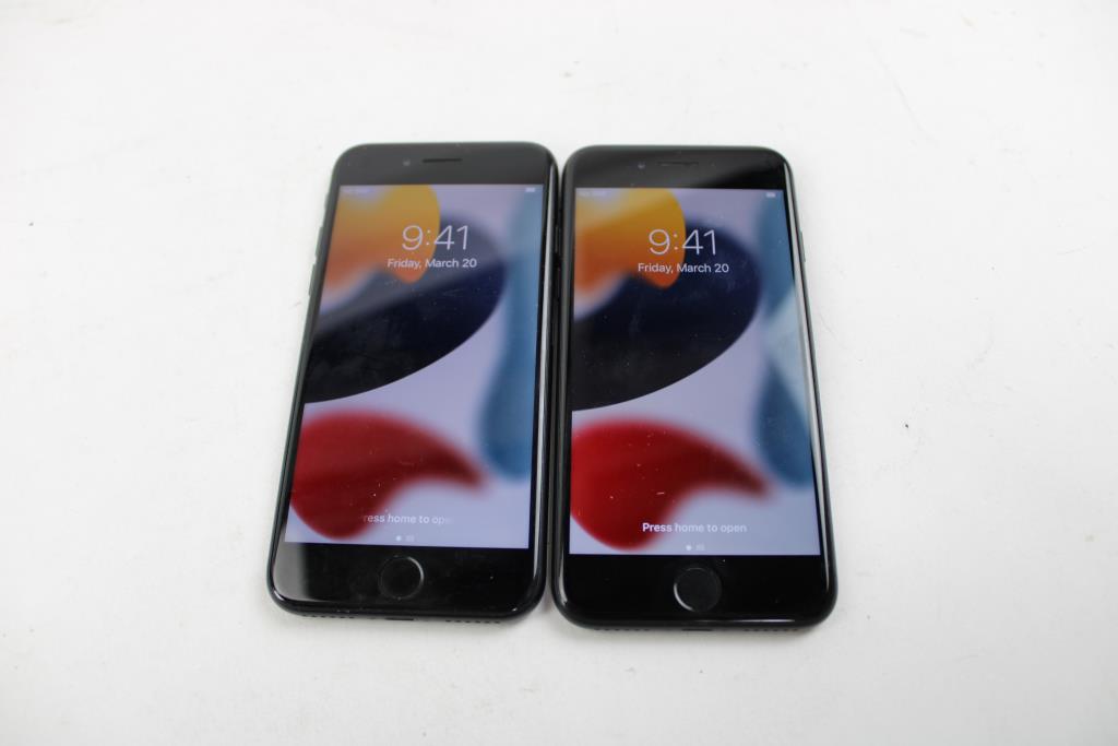 Apple IPhone Lot,2 Pieces