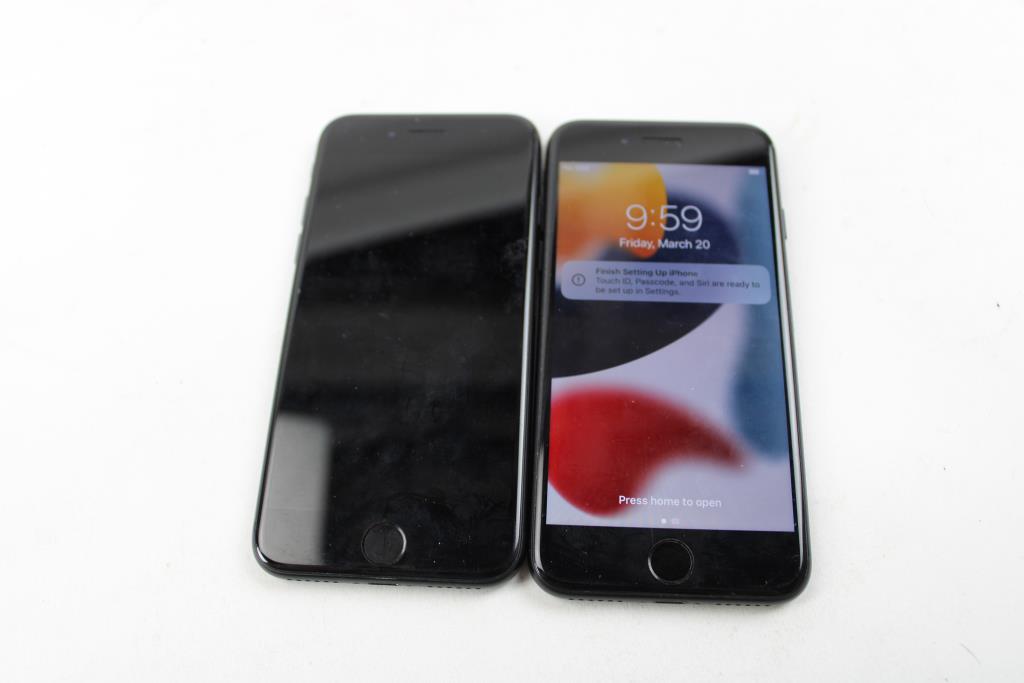 Apple IPhone Lot,2 Pieces