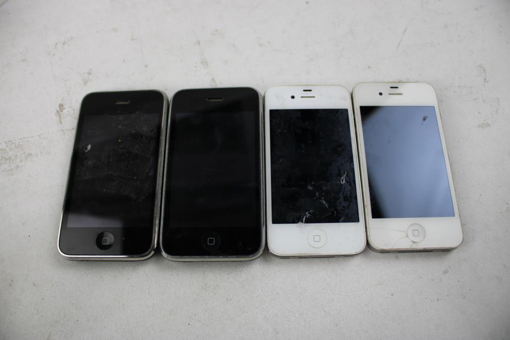 Apple IPod Bulk Lot, 4 Pieces, SOLD FOR PARTS