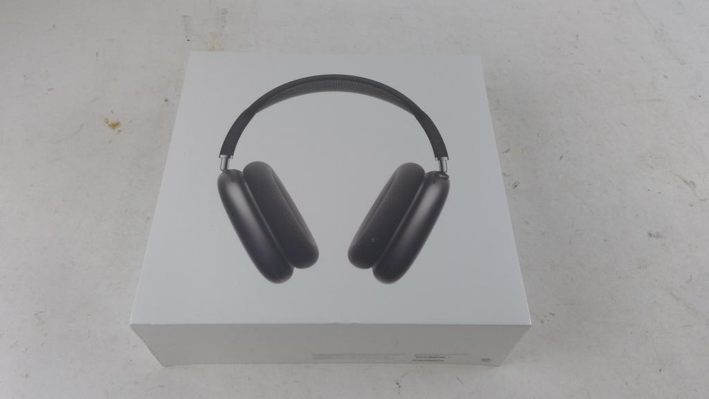Apple Max Headphones With Smart Case, New